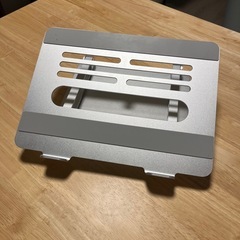 ノートパソコンスタンドの画像