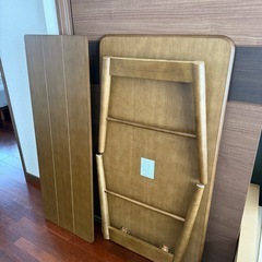 折り畳みテーブルの画像