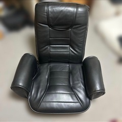 黒 合成皮革 オフィスチェア 肘掛け付きの画像