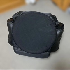 黒 合成皮革 オフィスチェア 肘掛け付きの画像