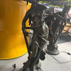 ティファニー様式のステンドグラス製
大型ランプの画像