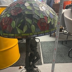 ティファニー様式のステンドグラス製
大型ランプの画像