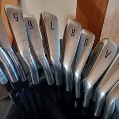 中古ゴルフセットとシューズケース一式の画像