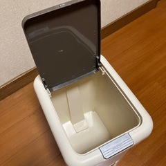 ゴミ箱の画像