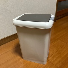 ゴミ箱の画像