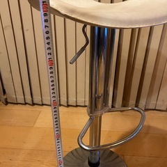 バーカウンターに合いそうなイスの画像