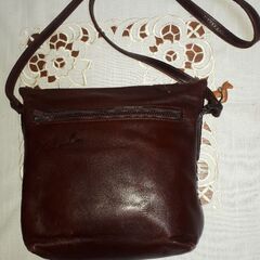 本革ショルダーバッグですの画像