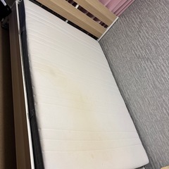 IKEA ダブルベッドの画像