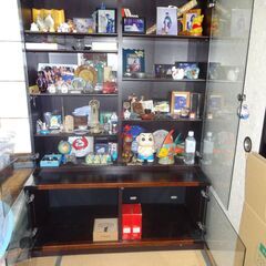 SONY製、1枚板の綺麗でお洒落な飾り戸棚の画像