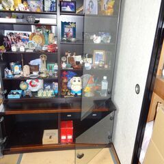 SONY製、1枚板の綺麗でお洒落な飾り戸棚の画像