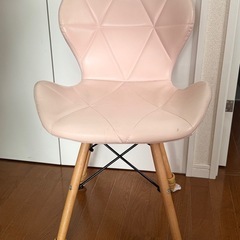 レザーチェア ピンクの画像