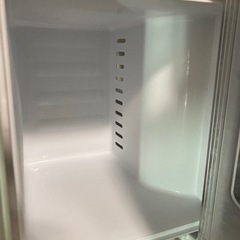 東芝 冷蔵庫 153L 右開き 2ドア 幅47.9cm 一人暮し向け 静音設計 うるおいラップ野菜室 耐熱トップテーブル GR-W15BS ブラック系の画像