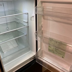 東芝 冷蔵庫 153L 右開き 2ドア 幅47.9cm 一人暮し向け 静音設計 うるおいラップ野菜室 耐熱トップテーブル GR-W15BS ブラック系の画像