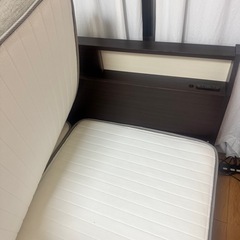 クイーンサイズマットレス【フレーム付き】の画像