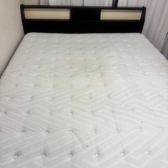 クイーンサイズマットレス【フレーム付き】の画像