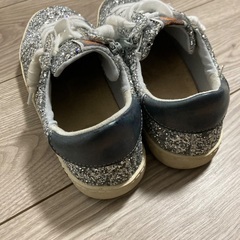 デザイン柄のスニーカー23センチの画像