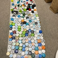 値下げしました‼️ペットボトルキャップ　200個　工作などにいかがでしょうか？？の画像