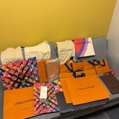 VUITTONの箱、ショッパーの画像