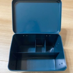 救急箱 おしゃれ 通販 かわいい 薬箱 クスリ箱 小 スチール 収納ボックス フタ付き 蓋つき 蓋付き 内皿付き 2段 仕切り付き 裁縫箱 道具箱 工具箱 アビデ HO-501 フェール ファーストエイドボックス Sサイズの画像