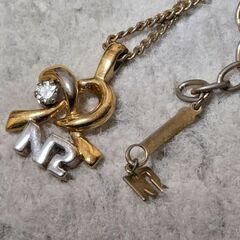 Nina Ricci ニナリッチ ネックレス ヴィンテージ 金銀 りぼん 当時の画像