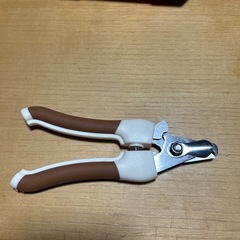 犬の爪切り、研磨の機械の画像