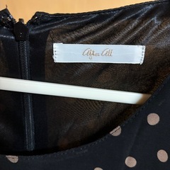 ネイビー 水玉模様 長袖ワンピースの画像