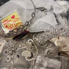 髪留めやティアラなどの画像