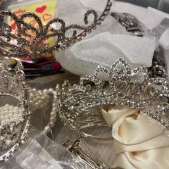 髪留めやティアラなどの画像