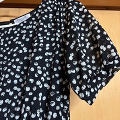 OFUON 半袖ひざ丈ワンピース 黒/白の画像