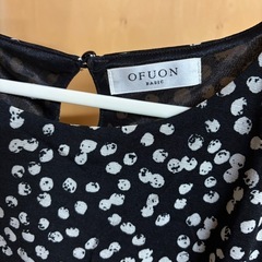 OFUON 半袖ひざ丈ワンピース 黒/白の画像