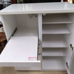 定価約4万　鏡面仕上げピアノ塗装　ニトリ　キッチンボード　食器棚　電子レンジ　オーブントースター　オーブンレンジ　炊飯器　棚　レンジ台の画像