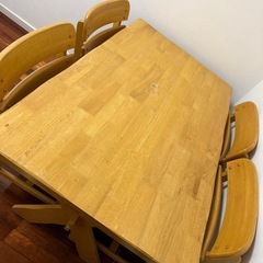 ダイニングてーテーブルの画像