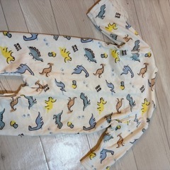 暖かい素材のロンパースの画像