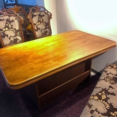  【昭和レトロ家具✨】どんぐり柄4人掛けテーブル（収納＋マガジンラック付き）の画像