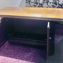  【昭和レトロ家具✨】どんぐり柄4人掛けテーブル（収納＋マガジンラック付き）の画像