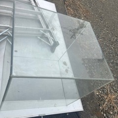 処分ガラスケースの画像