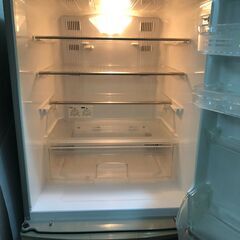 引き取り限定　無料　SHARP冷蔵庫　両開き　350リットルの画像