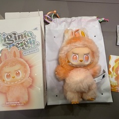 LABUBU THE MONSTERS Big into Energy シリーズぬいぐるみペンダントの画像