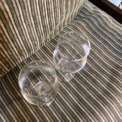 小さめワイングラス 透明 太陽とぶどうのマーク2こ個の画像