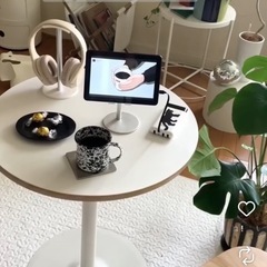 丸テーブルの画像