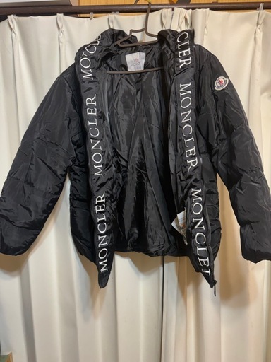 MONCLER
ダウンジャケット