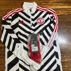 adidas サッカーウエアーの画像