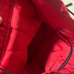 赤いリュックサックの画像