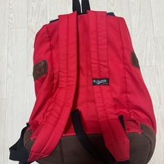 赤いリュックサックの画像
