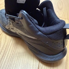 asics バッシュ24.5cm
の画像