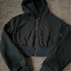 ショート丈 パーカー　ラインストーン スウェットパーカーの画像