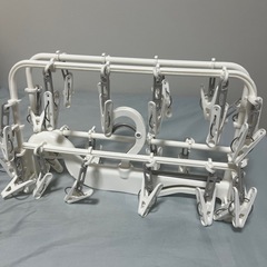 半分に畳める洗濯バサミハンガーの画像