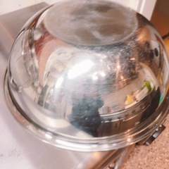 ステンレスボウルとステンレスザル直径42センチ2個セットと麺水切りザル新品おまけです。  の画像