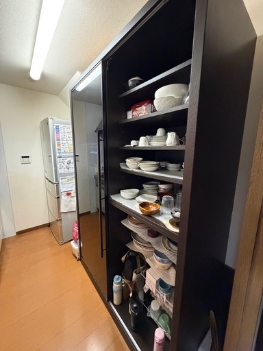 特価20％オフにしました:アクタスの食器棚.現金支払いOK