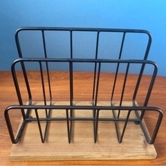 〖新品・タグ付き〗マガジンラックの画像